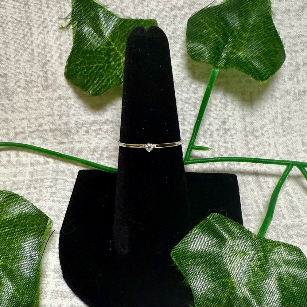 New Sterling Silver & Moissanite Twinkle Solitaire Ring, Size 7 💍 - Picture 2 of 5